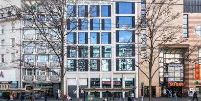 By agreement we rent this developed and very bright Office space with 217 m² on the 5th floor of the modern commercial building.