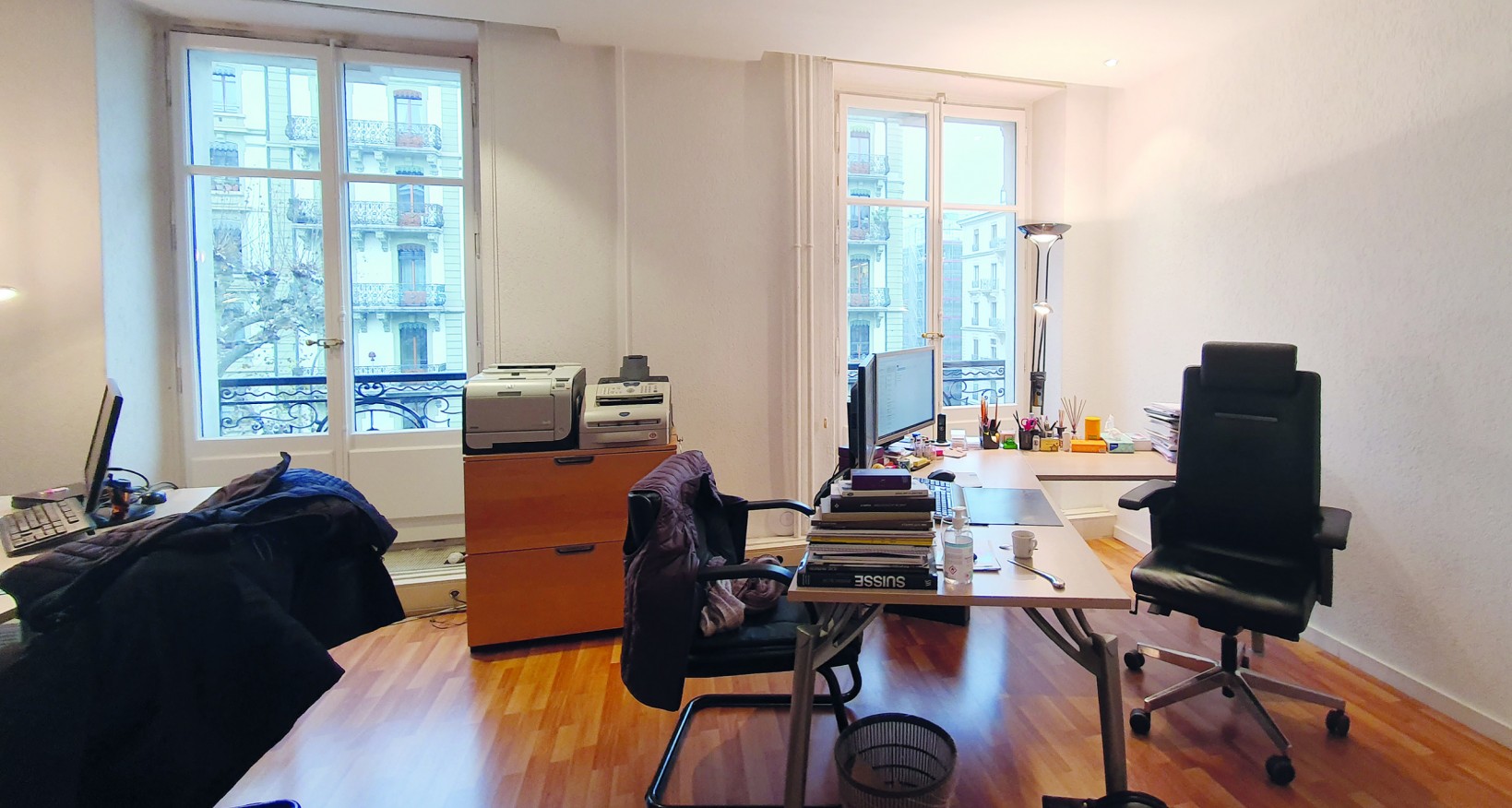 Magnifique immeuble situé à 2 pas du rond point de Rive au centre de la Rive gauche a vendre.