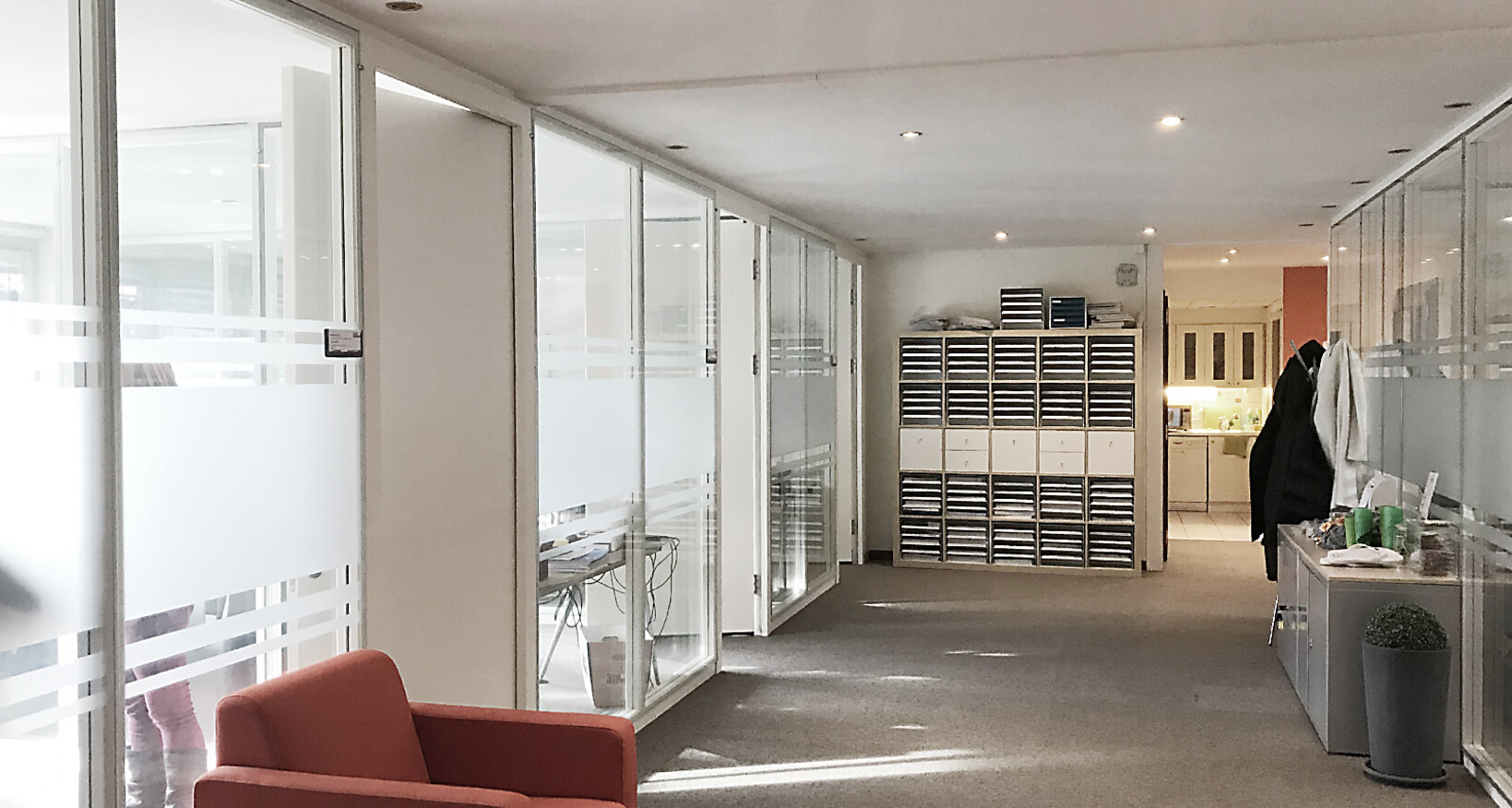 Spacious offices covering over 1‘249 m² available for rent in central Geneva.