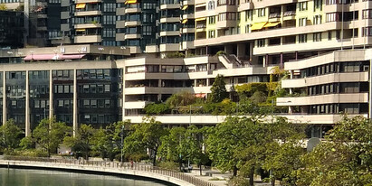 Office spaces of 217 m² and 451 m² in a central location in Geneva for rent.