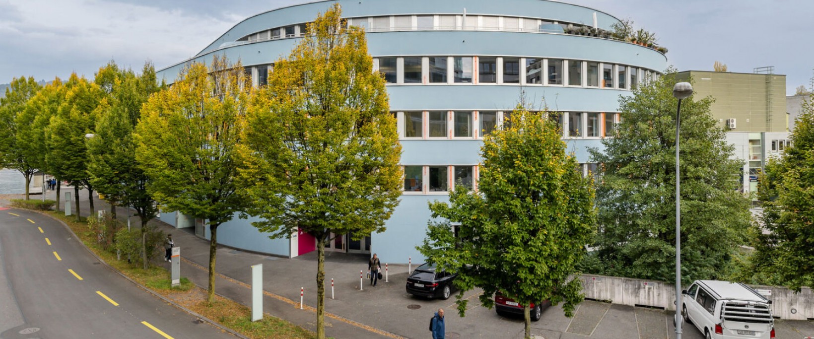 Am ehemaligen Standort der Hochschule Luzern vermieten wir in der Werftstatt ab Sommer 2026 verschiedene Büro- und Gewerbeflächen.