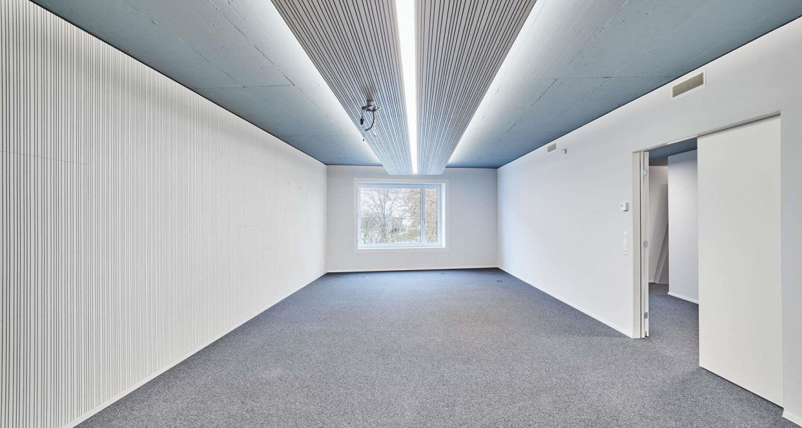 Wenige Gehminuten vom Schaffhauser Bahnhof entfernt, vermieten wir diese voll ausgebaute und lichtdurchflutete Bürofläche. Hier befinden Sie nicht nur am Bahnhof, sondern auch in einem lebhaften Viertel mit vielen anderen Geschäften.