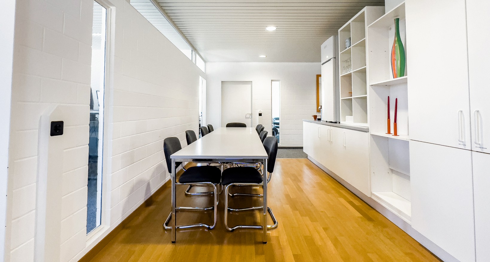 Lichtdurchflutete 212 m² Bürofläche an optimal erschlossener Lage  an der Allmendstrasse 8 in Fehraltdorf