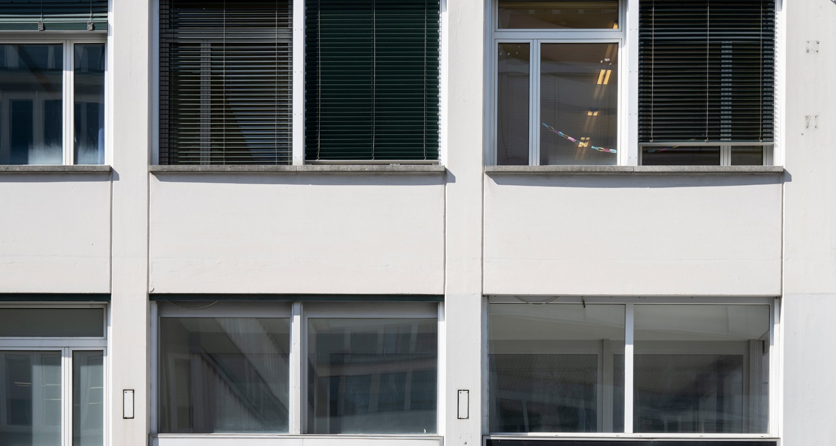 Im pulsierenden Binzquartier in Zürich vermieten wir per 1. Juli 2025 oder nach Vereinbarung eine attraktive Gewerbe- oder Bürofläche mit 360 m². 