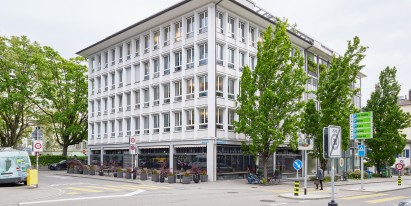 At a prime business location in Zurich, we are letting, from 01.06.2024 or by agreement, 537.17 m² of fitted office spaces on the first floor.