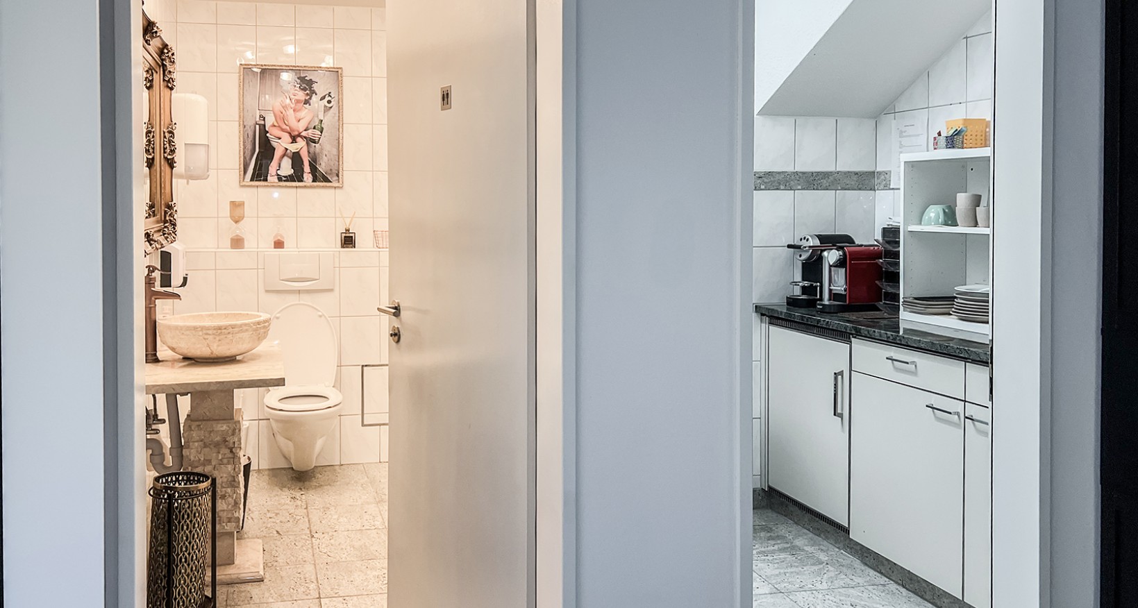 Im 5. Obergeschoss der Lintheschergasse 15 erwartet Sie eine rund 125 m² grosse Büro-  oder Praxisfläche, die modernes Arbeiten mit einer inspirierenden Atmosphäre verbindet.
