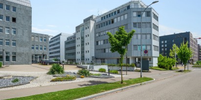 These office and commercial spaces at Thurgauerstrasse 105 in Opfikon are available to rent. Practical, centrally located and ready for occupation immediately.